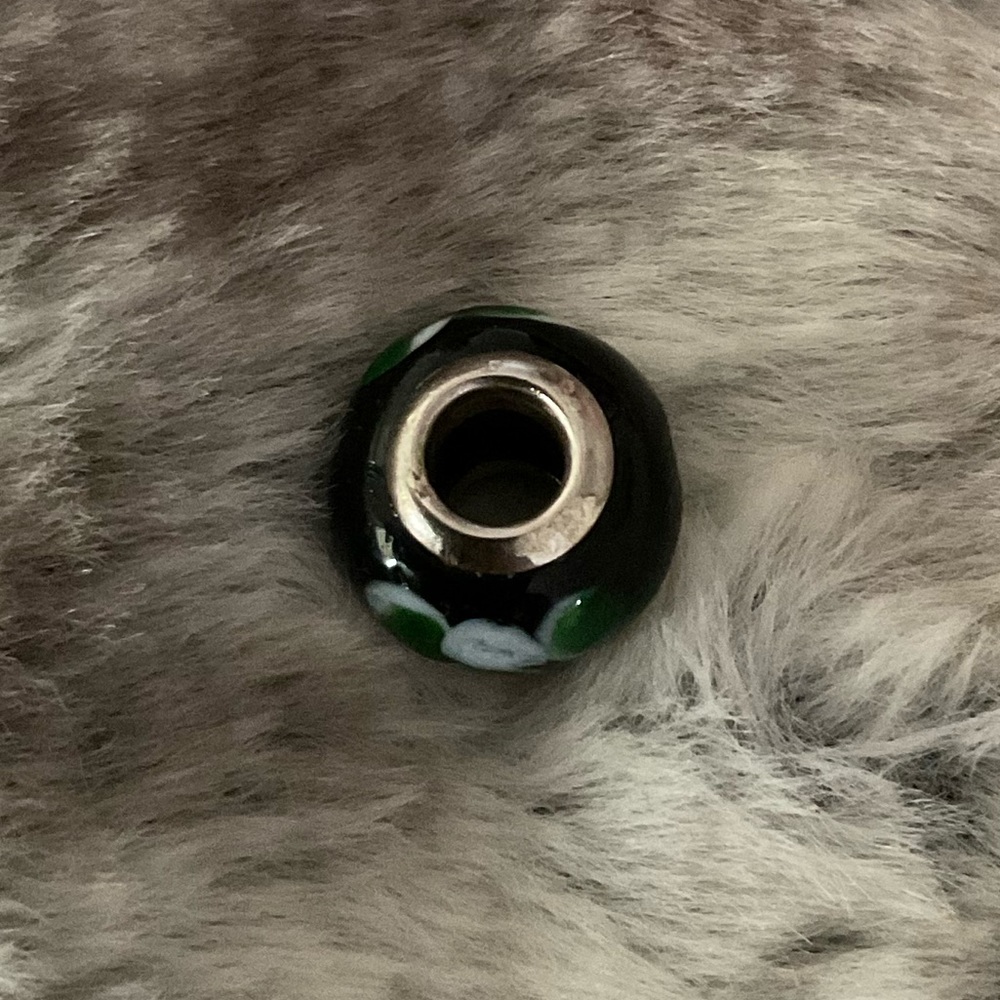 Flower glass charm - Picture 2 of 2